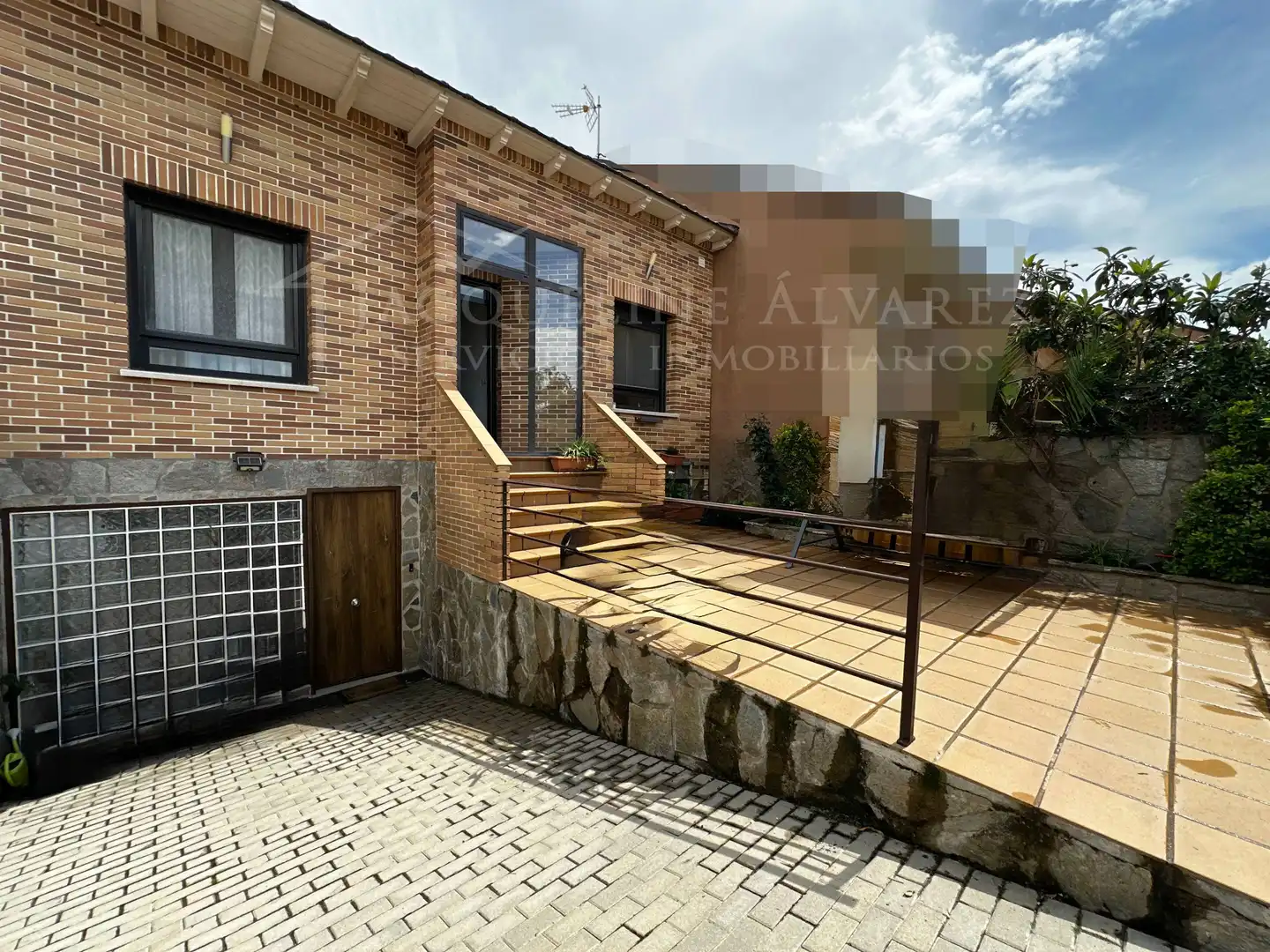 Vista exterior de Casa adosada en venda en Casarrubuelos amb Aire condicionat, Calefacció i Piscina