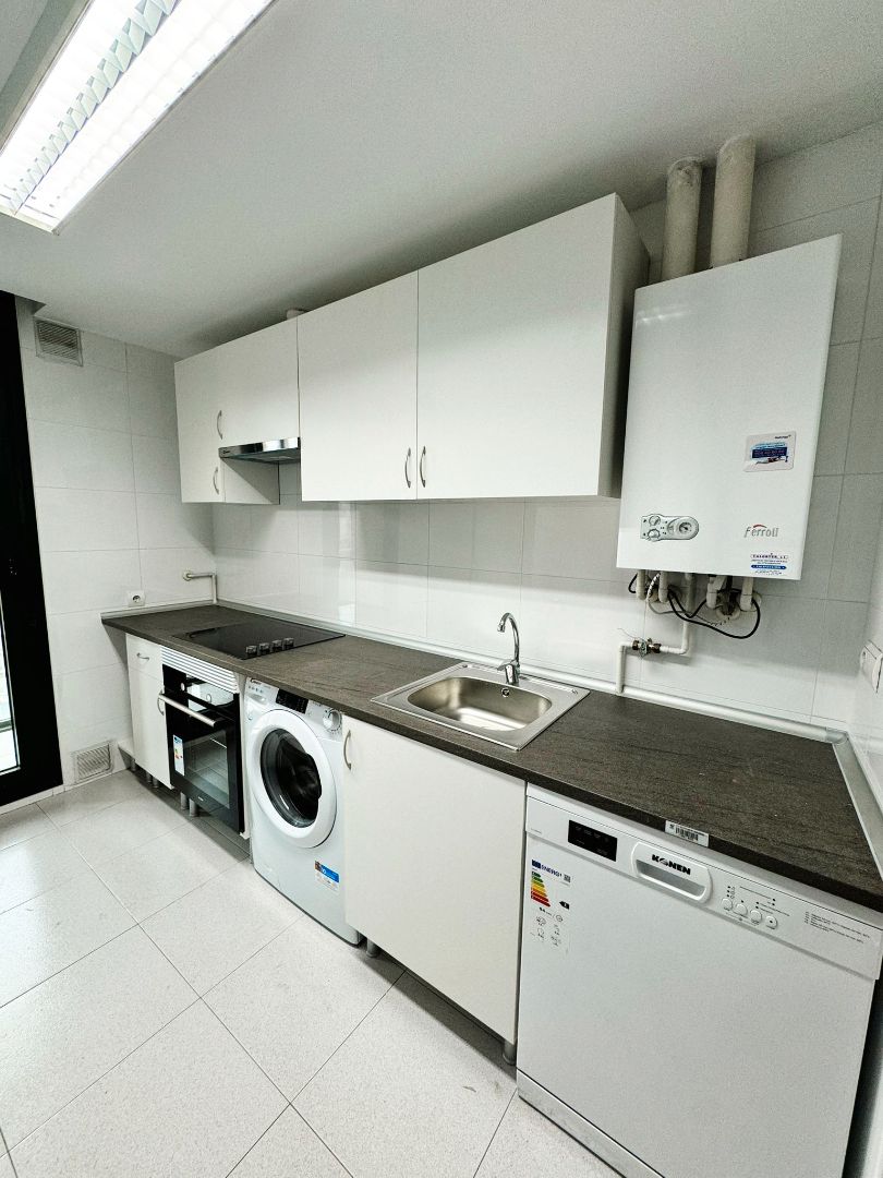Kitchen of Flat to rent in Laguna de Duero  with Heating, Storage room and Oven