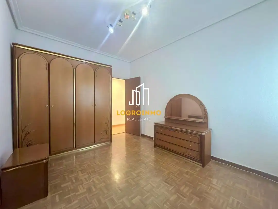 Bedroom of Flat for sale in  Logroño  with Heating and Furnished