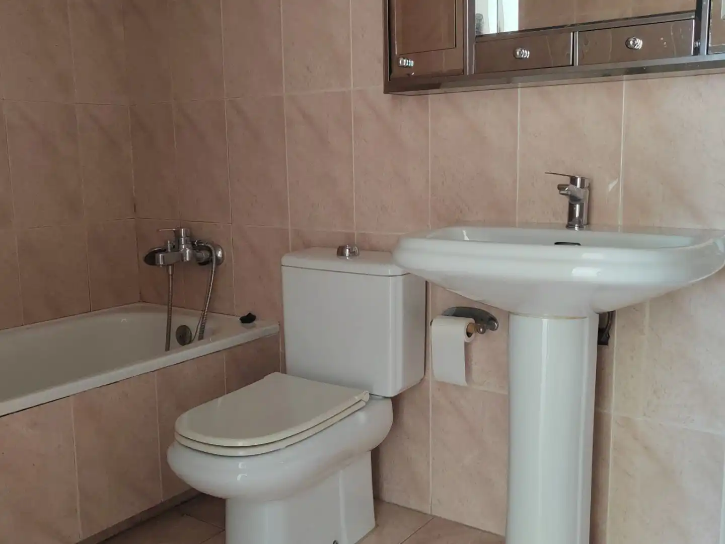 Baño de Piso en venta en Barcelona con Calefacción, Terraza y Balcón