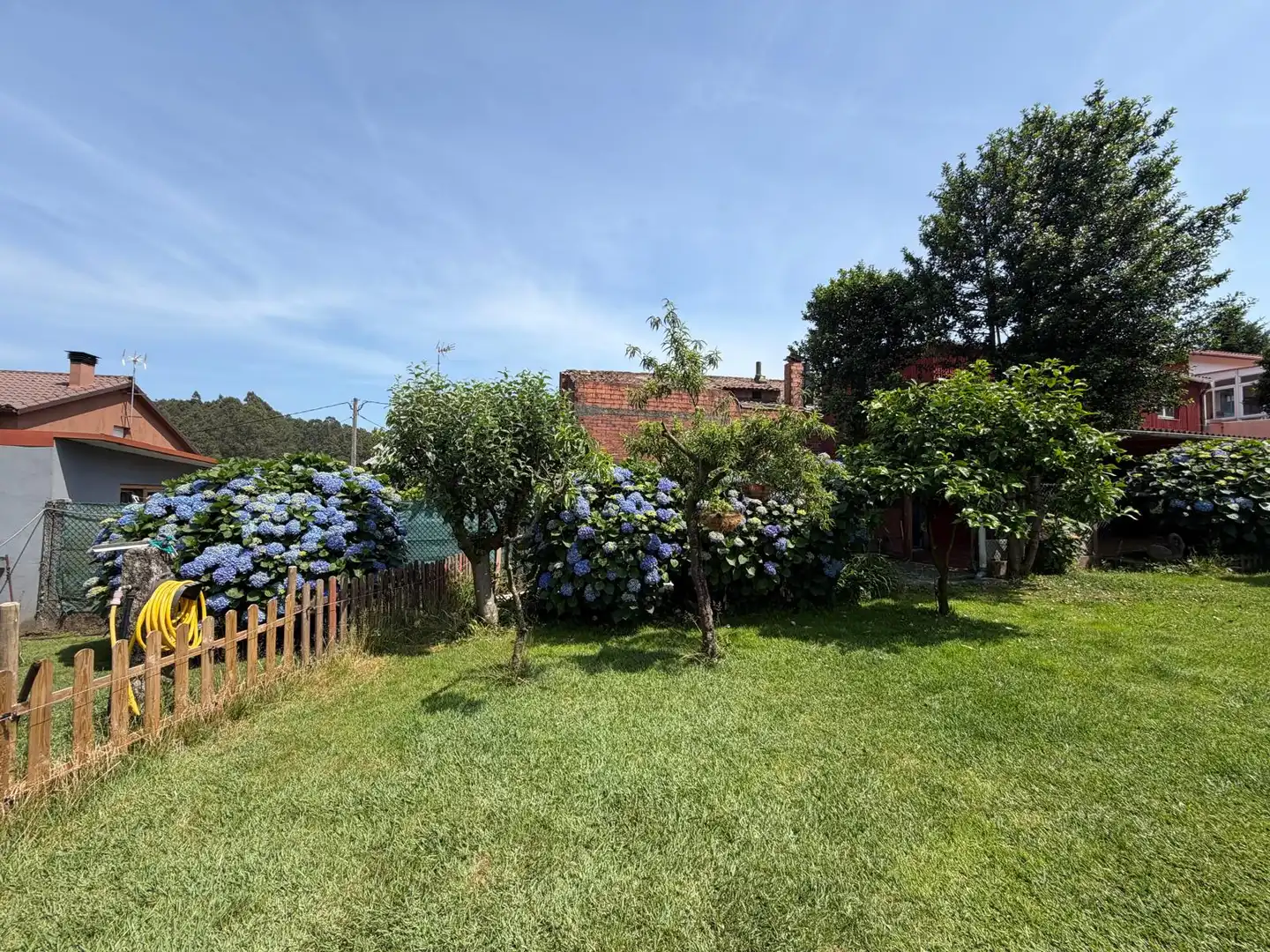 Jardí de Casa adosada en venda en Boiro amb Calefacció, Jardí privat i Terrassa