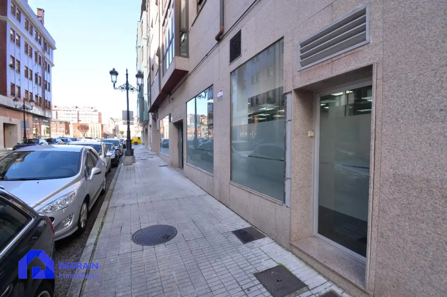 Vista exterior de Local de alquiler en Oviedo 
