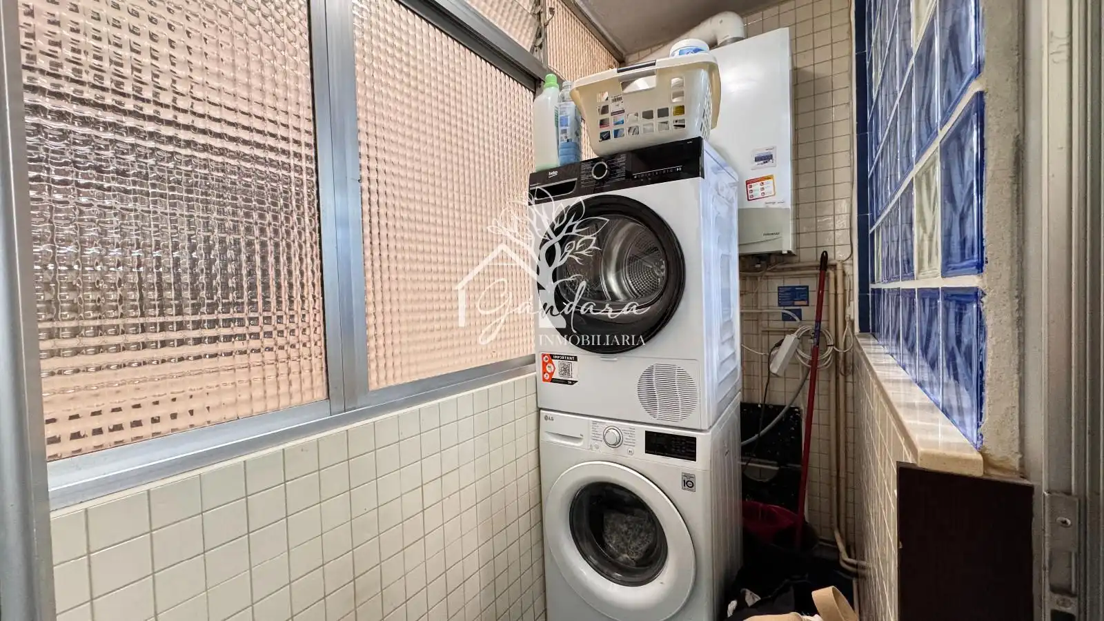 Wohnung zum Verkauf in Ferrol mit Heizung, Parkett und Terrasse