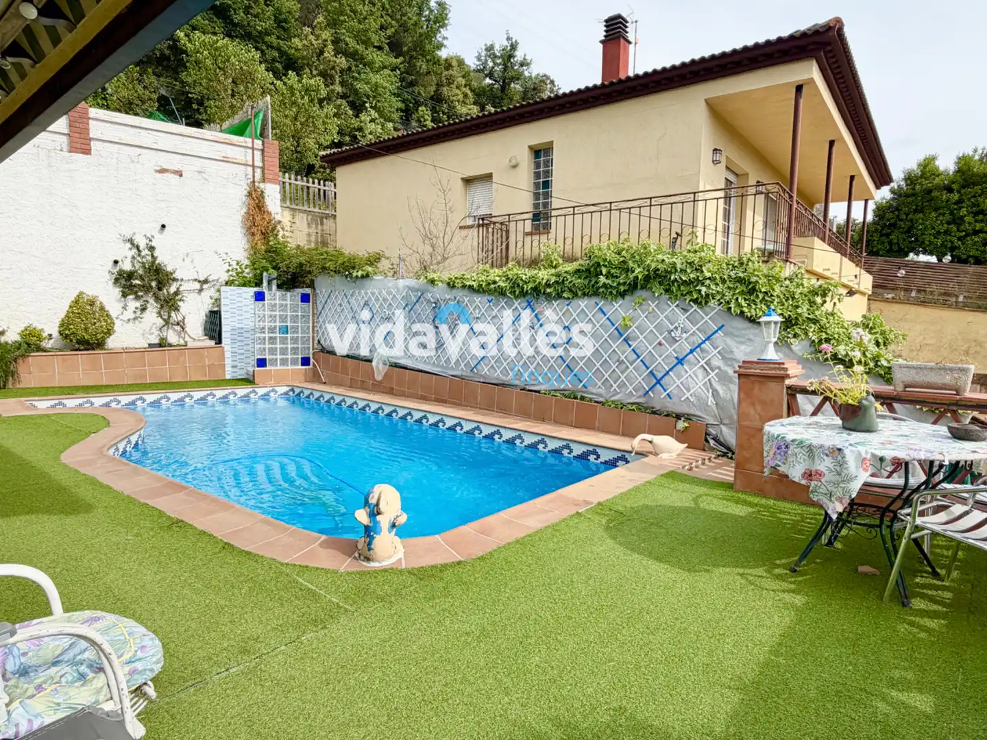 Casa amb terrassa en venda a Carrer del Faig