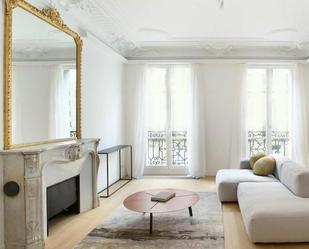Living room of Flat for sale in  Madrid Capital  with Air Conditioner, Heating and Balcony