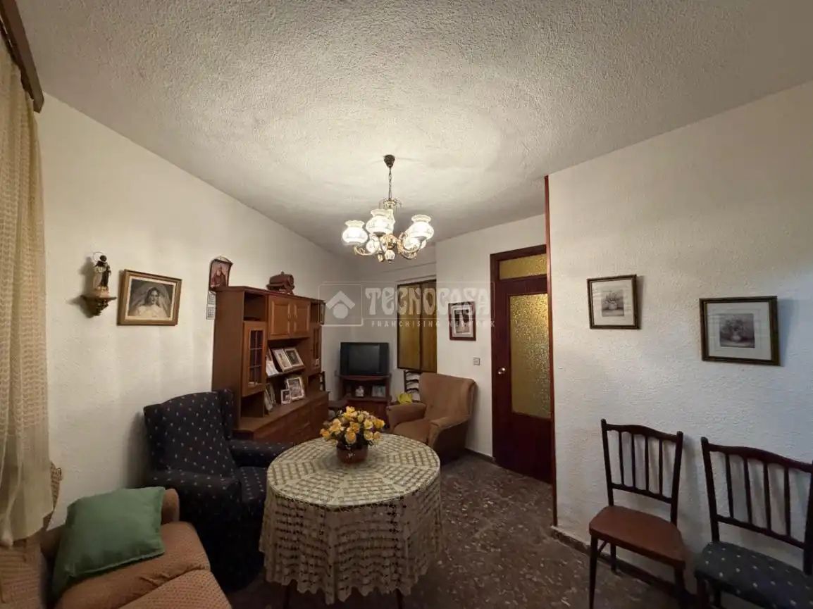 Wohnzimmer von Einfamilien-Reihenhaus zum Verkauf in Mengíbar