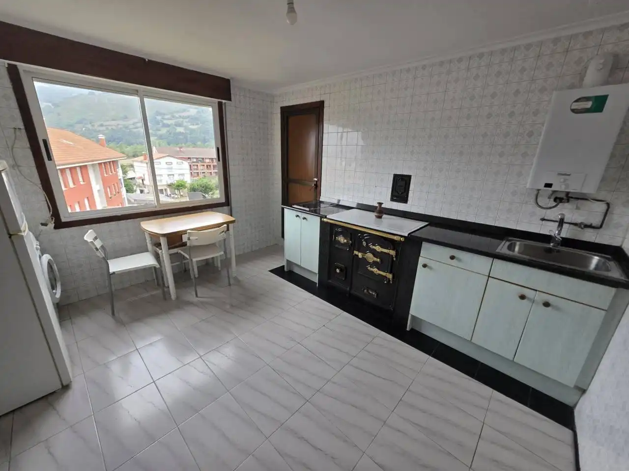 Cocina de Piso en venta en Corvera de Toranzo con Terraza y Amueblado
