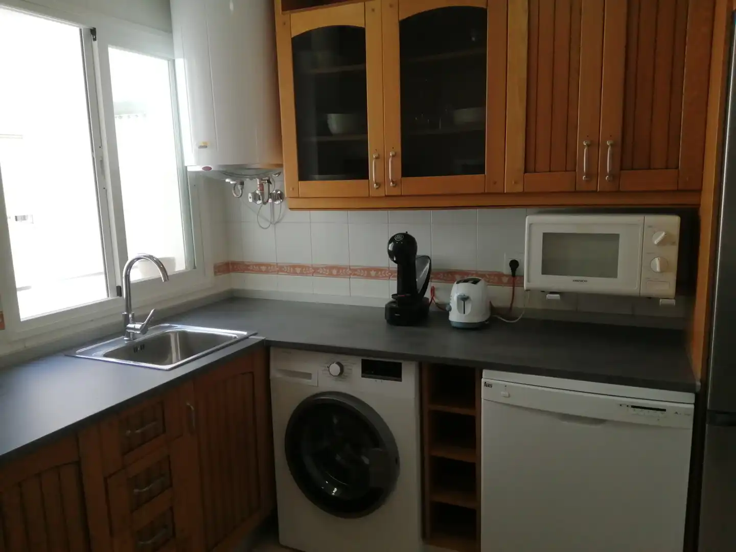 Cuina de Pis de lloguer en Cádiz amb Moblat, Forn i Rentadora