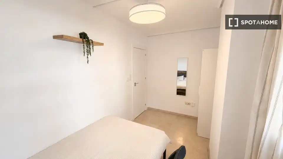 Bedroom of Flat for rent in Valencia  with Air Conditioner, Heating and Furnished