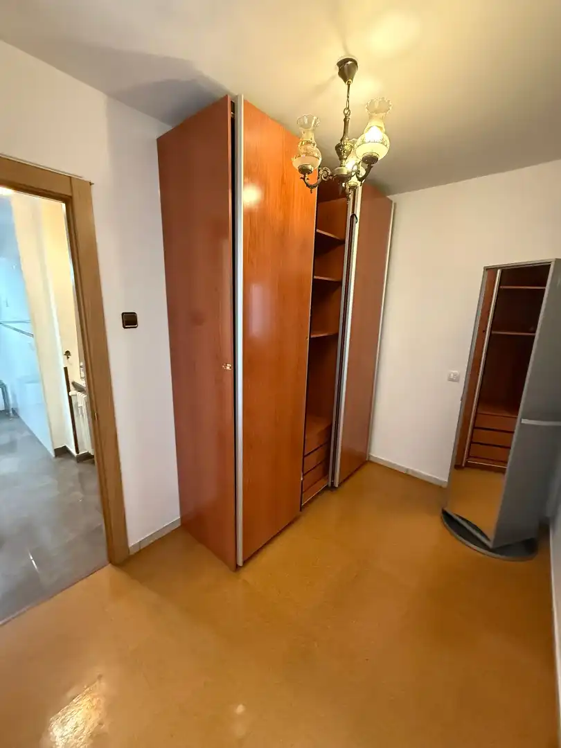 Habitación de Piso en venta en Oviedo  con Calefacción