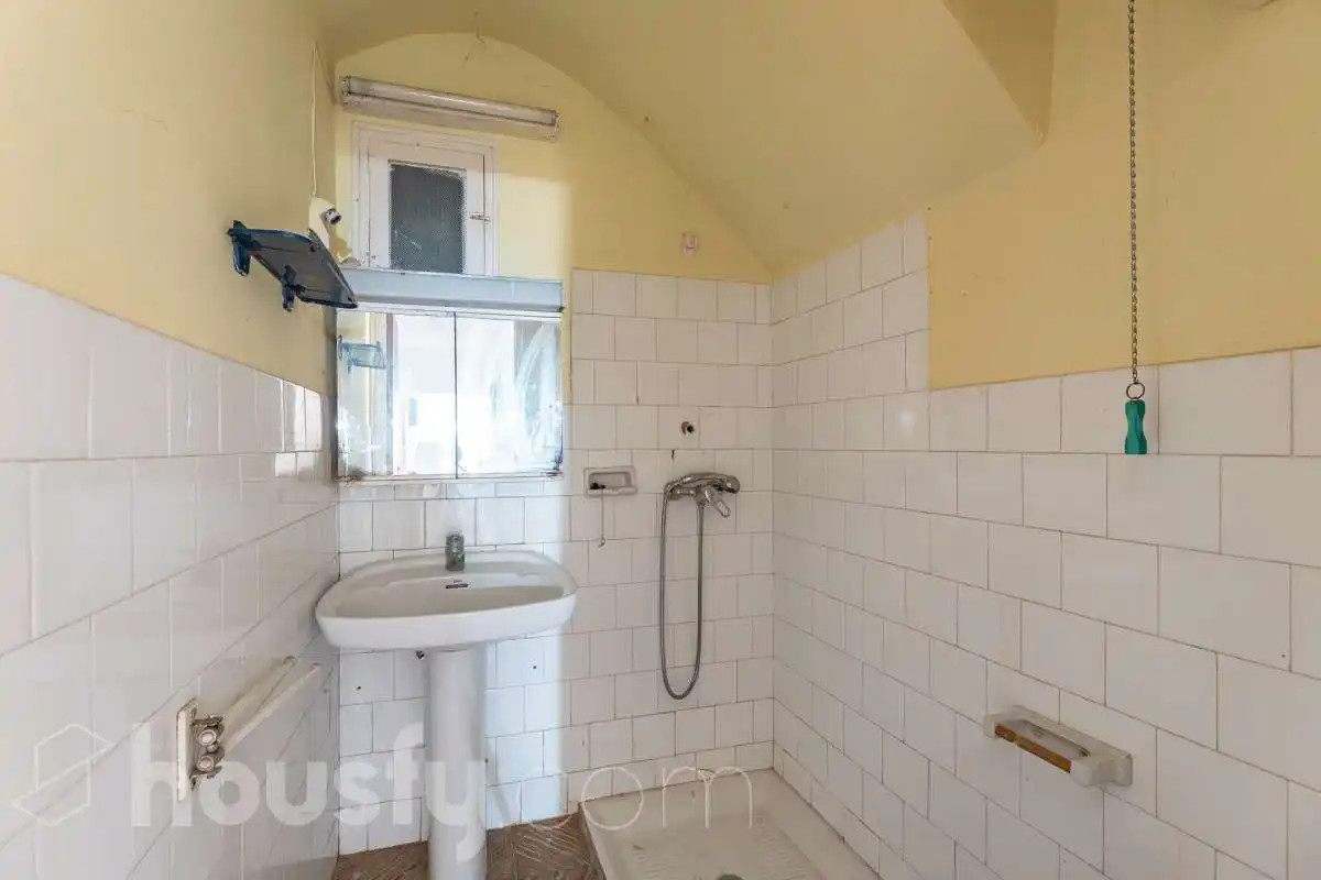 Badezimmer von Haus oder Chalet zum Verkauf in Torrelavit mit Privatgarten, Terrasse und Balkon