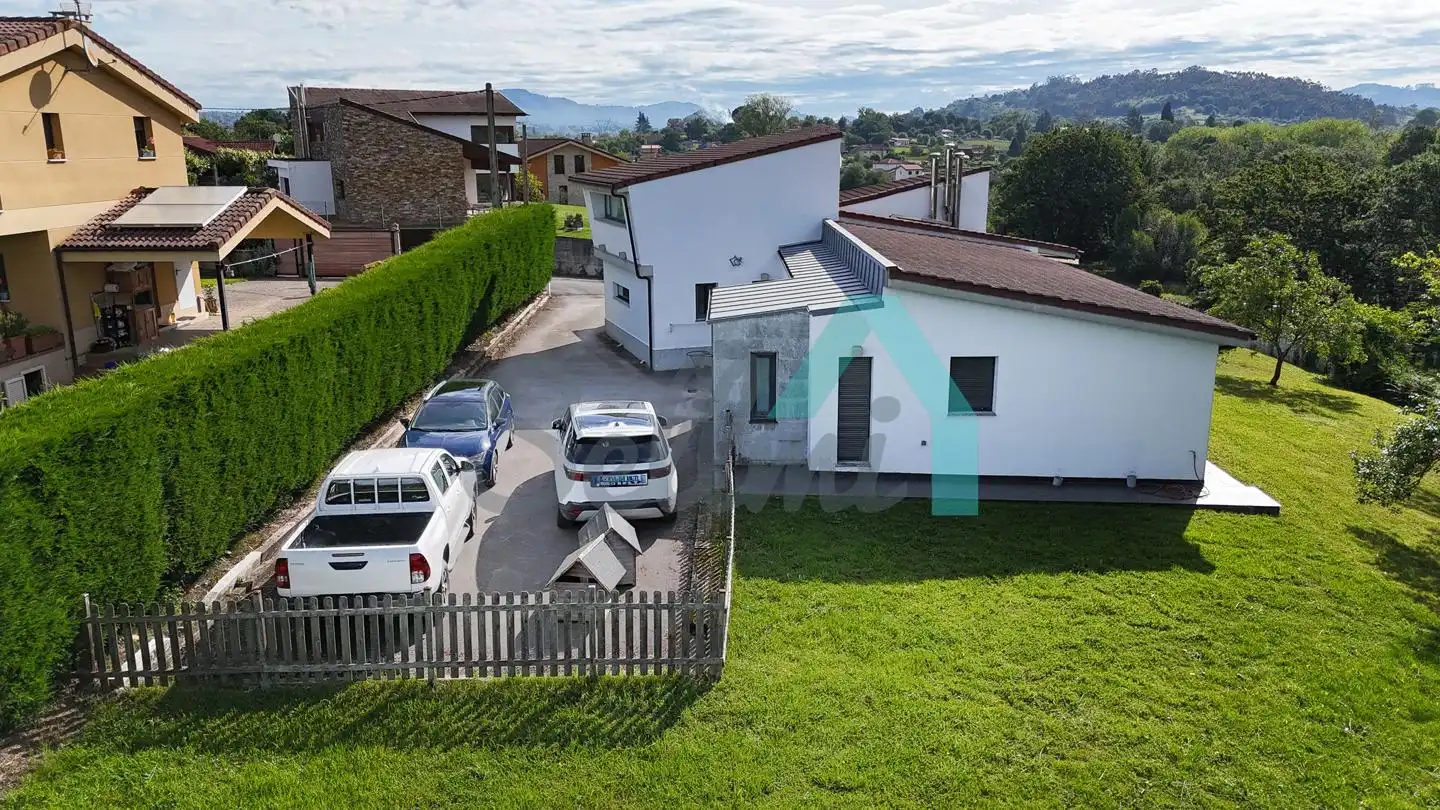Exterior view of Houses for rent in Siero  with Heating, Parquet flooring and Terrace