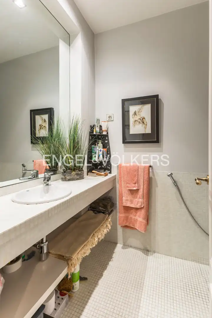 Bathroom of Flat for sale in Madrid  with Air Conditioner, Heating and Private garden