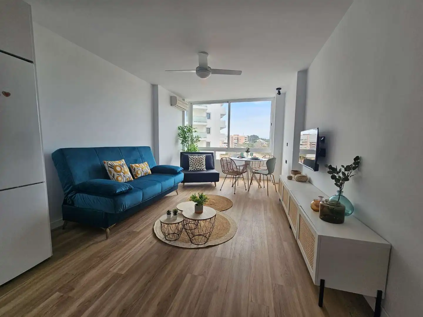 Living room of Study for rent in Torremolinos  with Air Conditioner, Heating and Terrace