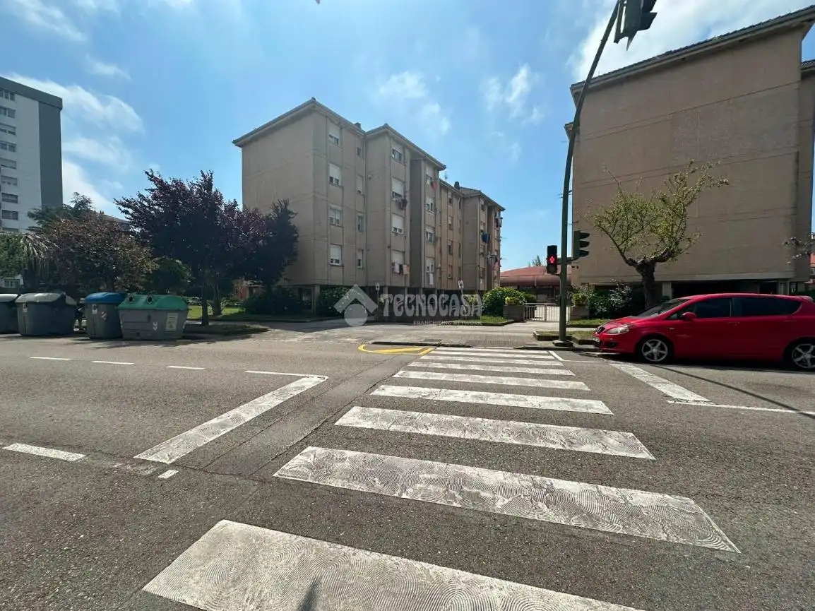 Außenansicht von Garage zum Verkauf in Santander