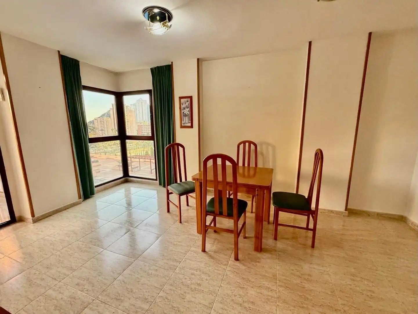 Menjador de Apartament en venda en Benidorm amb Aire condicionat, Calefacció i Jardí privat