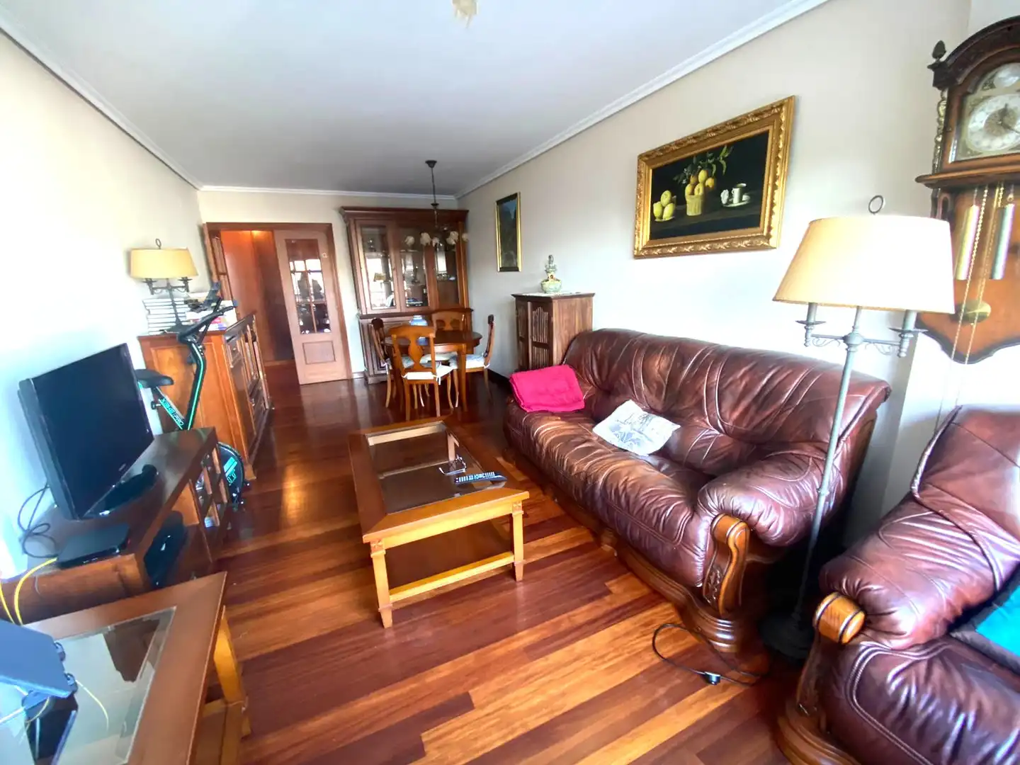 Sala d'estar de Pis en venda en Castro-Urdiales amb Calefacció, Parquet i Terrassa