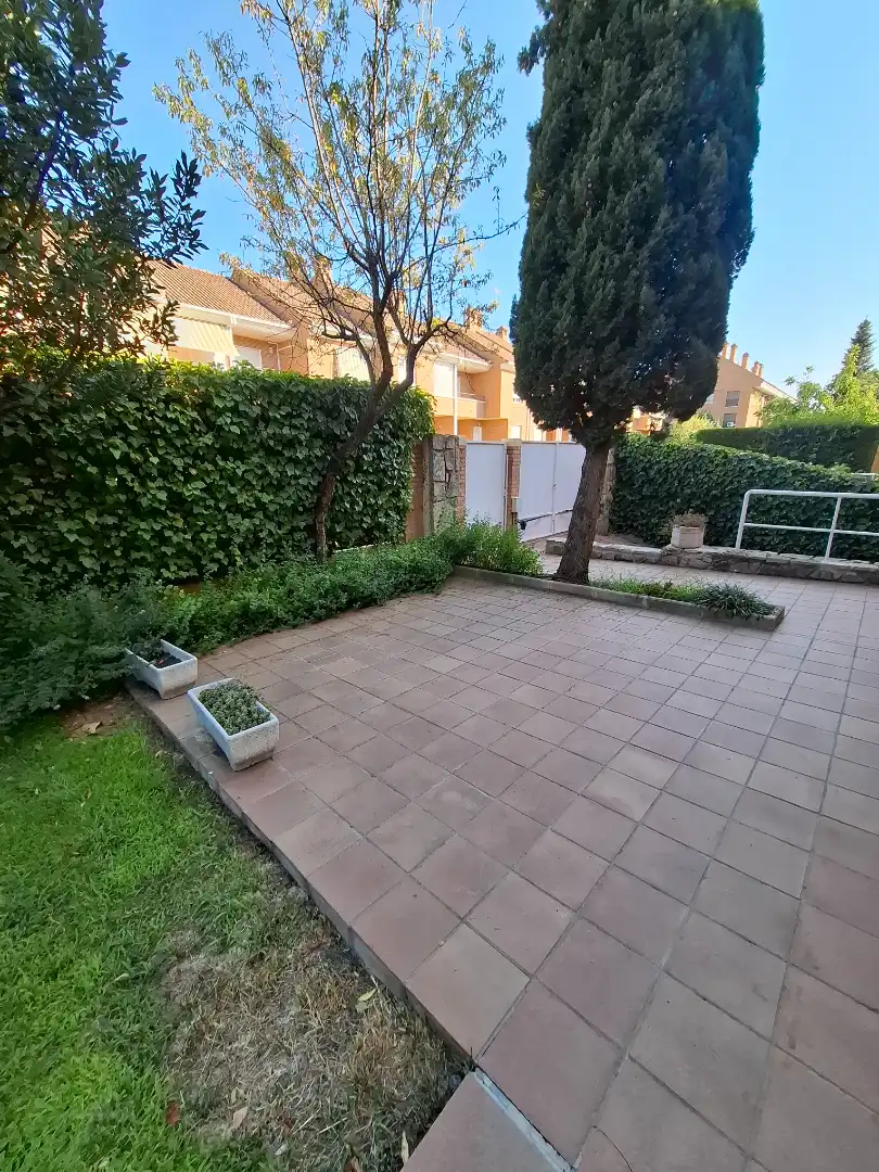 Terraza de Casa adosada de alquiler en Villaviciosa de Odón con Aire acondicionado, Calefacción y Jardín privado