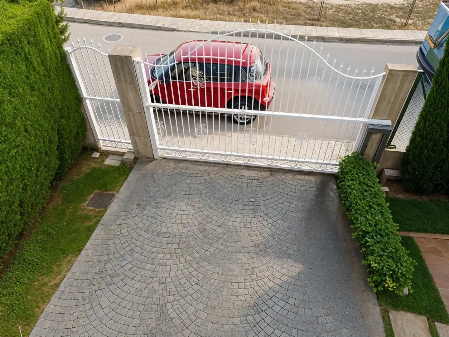 Parking of Houses for sale in Oliva  with Air Conditioner, Heating and Private garden