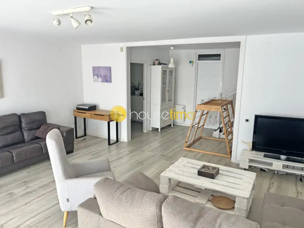 Sala d'estar de Casa adosada en venda en Vilassar de Dalt