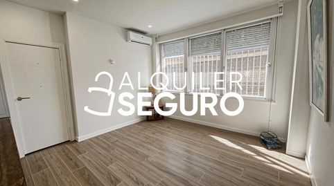 Foto 4 de Piso de alquiler en De la Cordillera de Cuera, San Diego, Madrid Capital