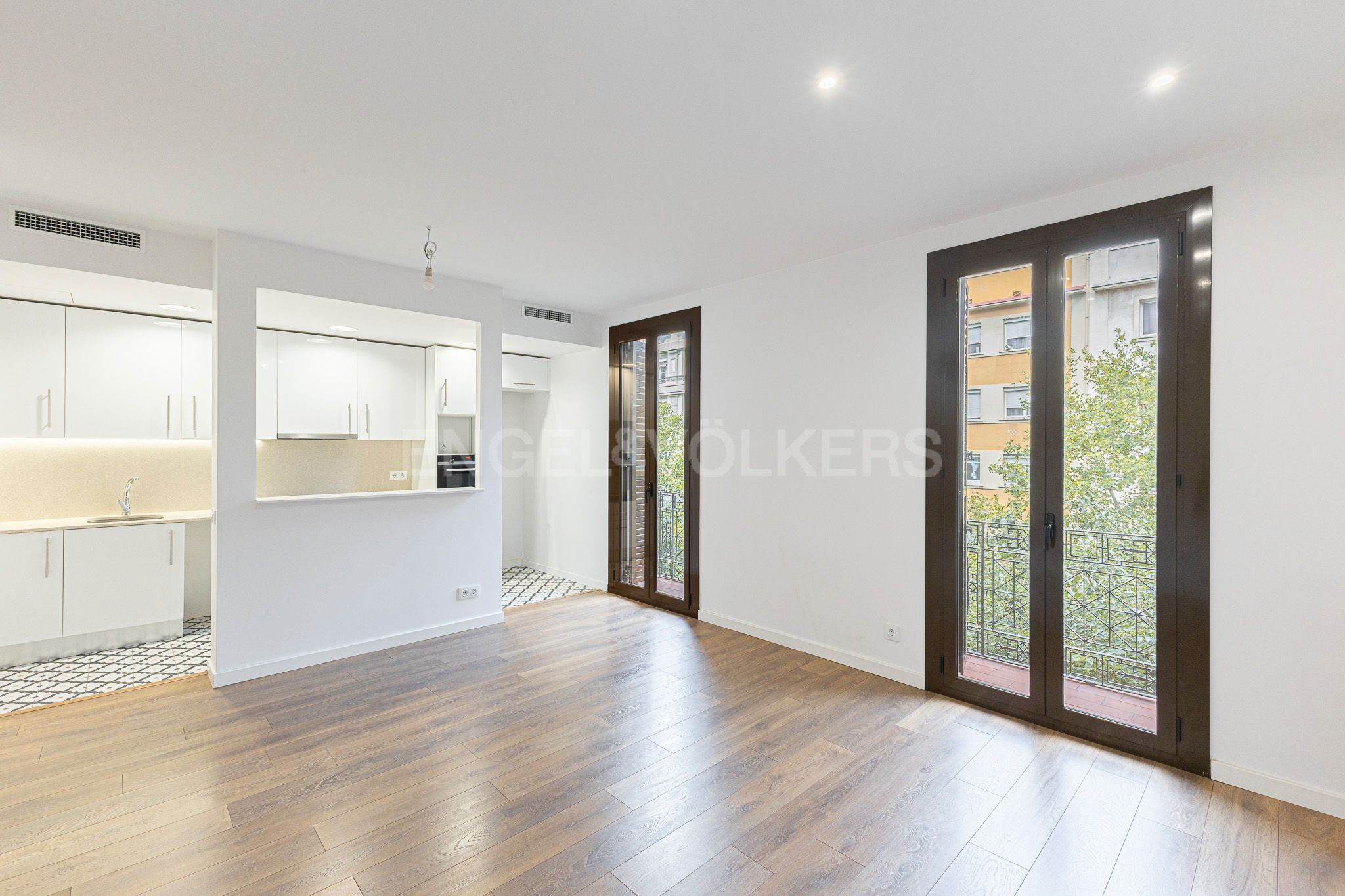 Exterior view of Apartment for sale in  Barcelona Capital  with Air Conditioner, Heating and Parquet flooring