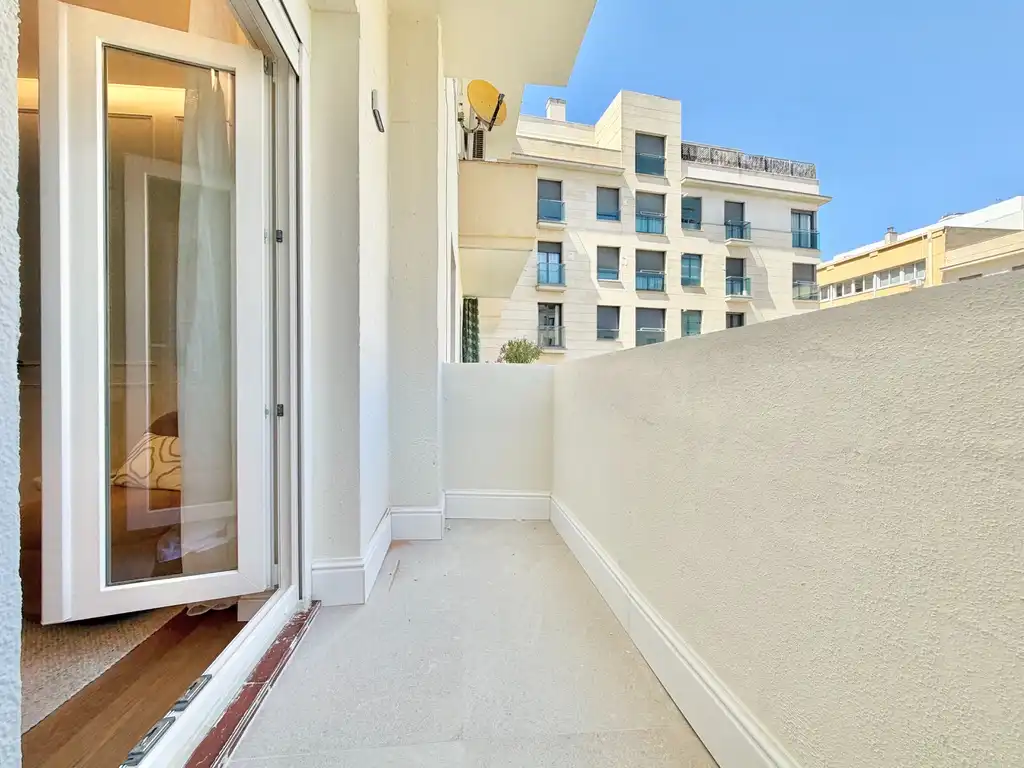 Flat with terrace for sale in Calle de la Fuente del Berro, imagen 3