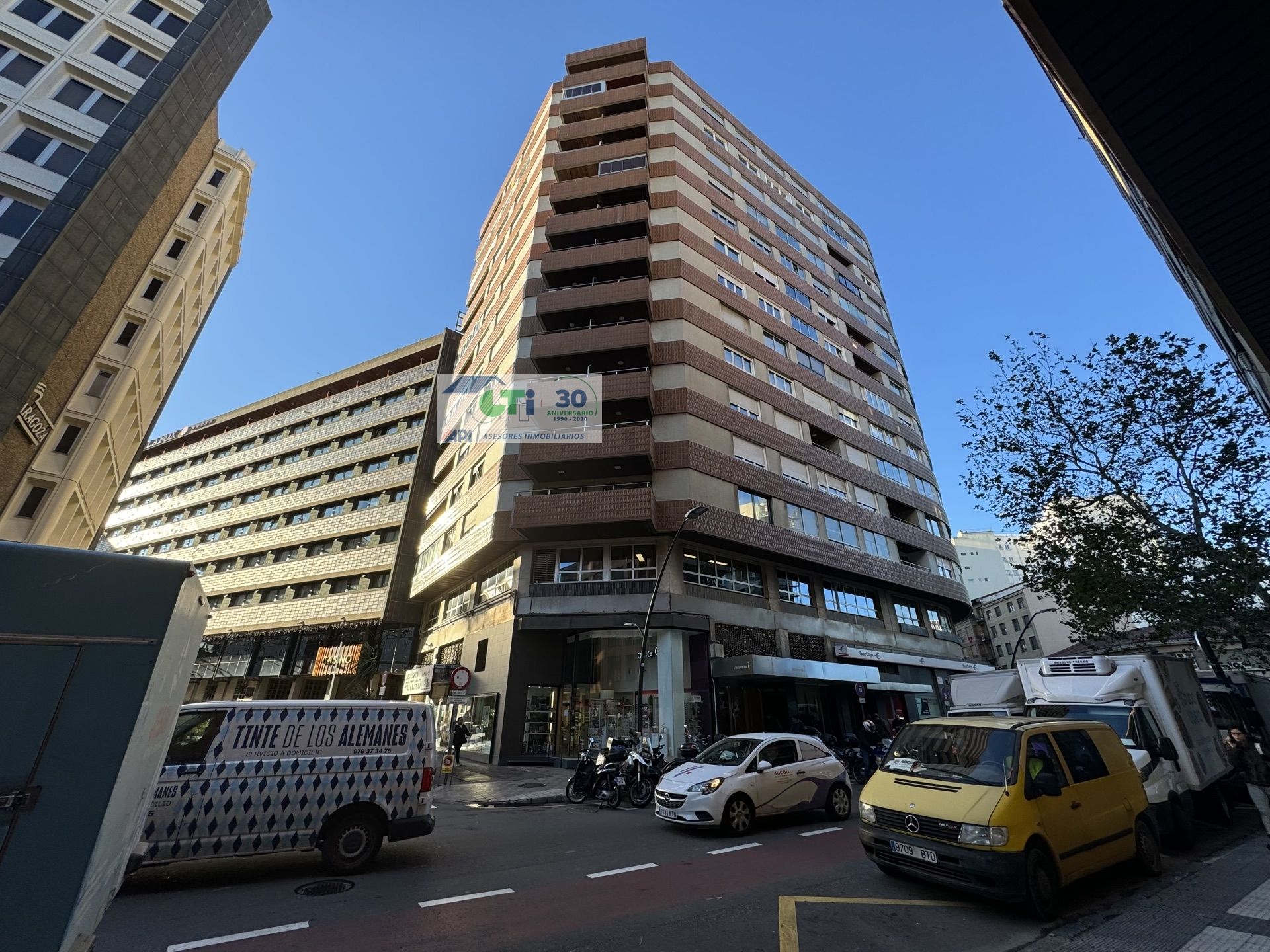 Vista exterior de Local en venda en  Zaragoza Capital