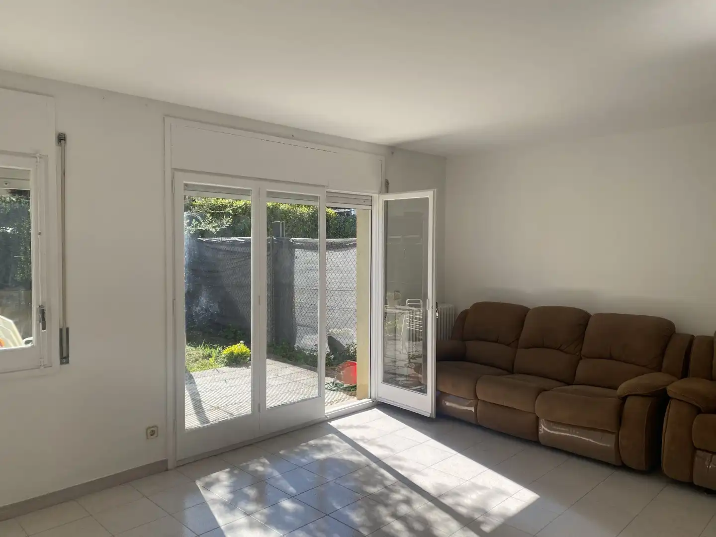 Sala de estar de Casa adosada en venta en Girona con Calefacción, Jardín privado y Terraza