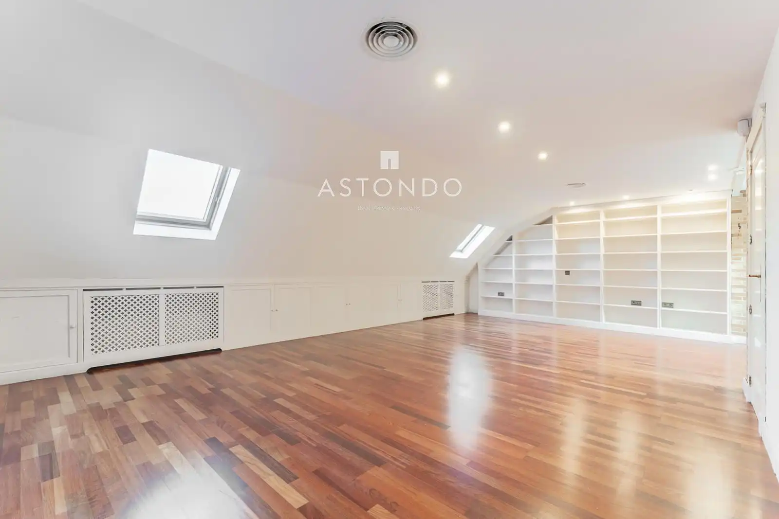 Casa adosada en venta en Madrid con Aire acondicionado, Calefacción y Terraza
