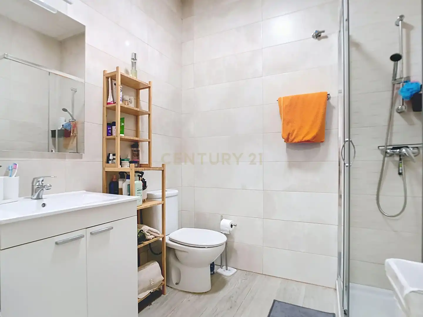 Baño de Apartamento en venta en Málaga con Aire acondicionado, Horno y Lavadora
