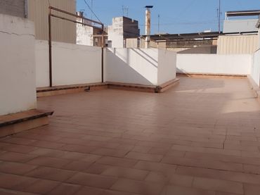 Casa con balcone in vendita a Centro