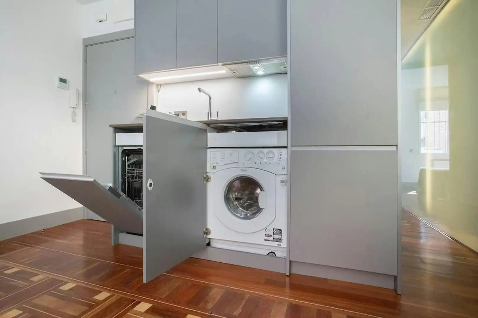 Kitchen of Flat for rent in Madrid  with Air Conditioner, Washing machine and TV