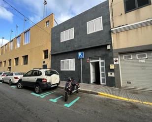 Vista exterior de Casa o xalet en venda en Las Palmas de Gran Canaria amb Aire condicionat i Terrassa