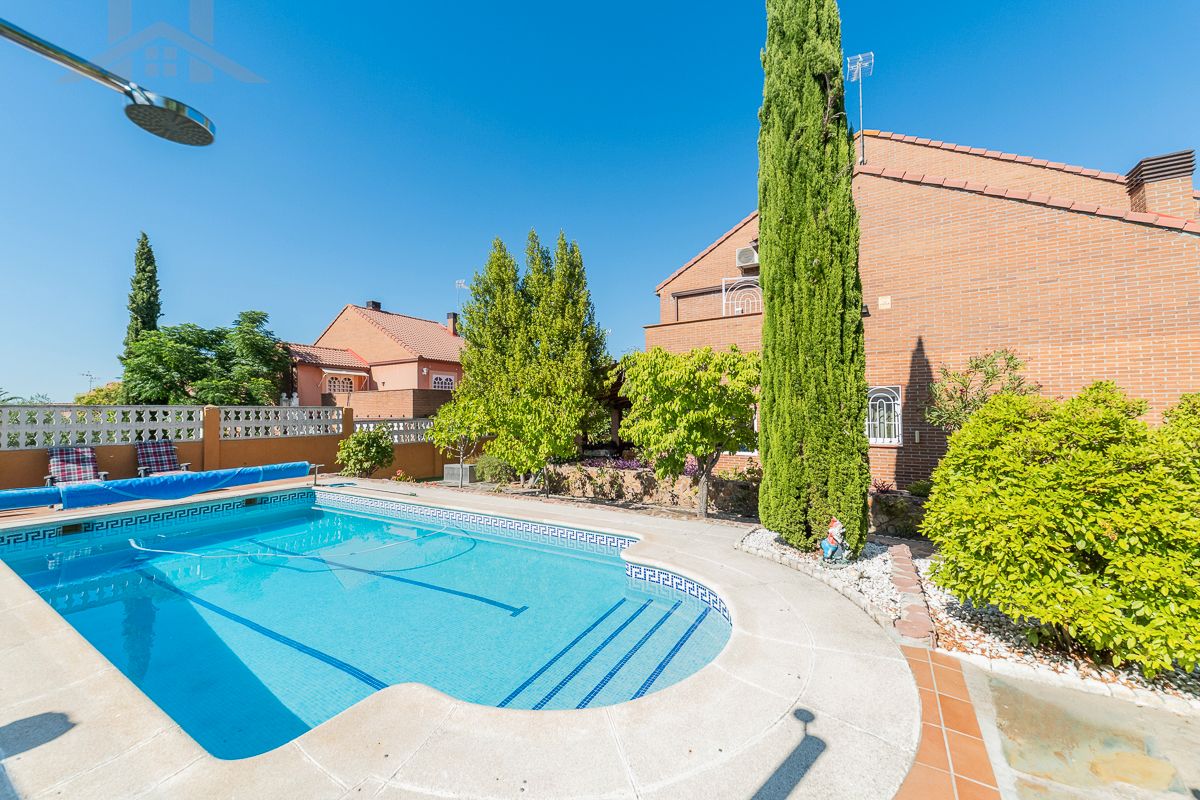 Piscina de Casa o chalet en venta en Arroyomolinos (Madrid) con Aire acondicionado, Jardín privado y Terraza