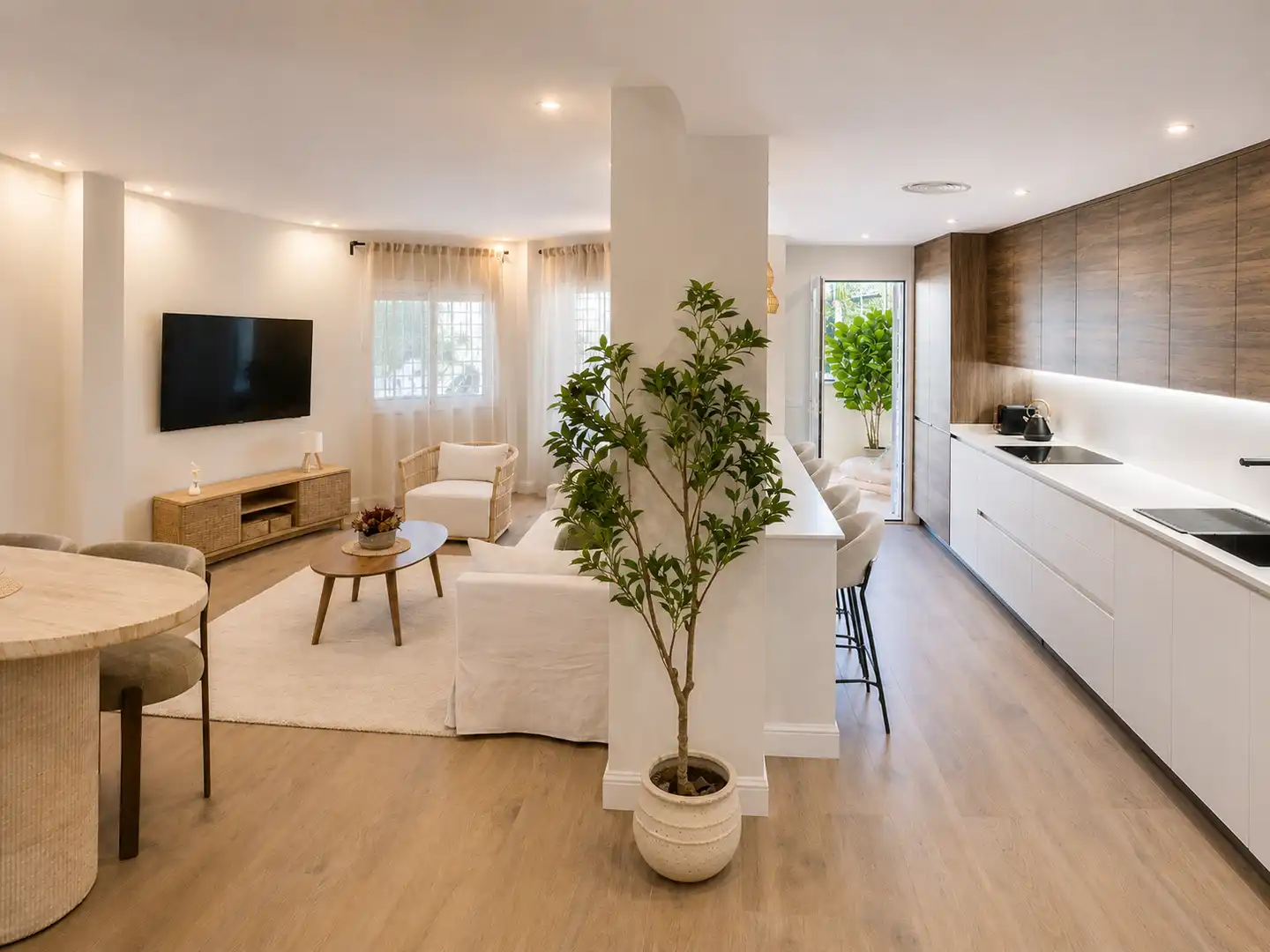Sala de estar de Planta baja en venta en Estepona con Aire acondicionado, Terraza y Piscina
