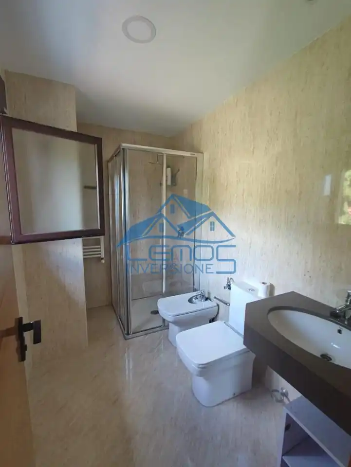 Bathroom of Houses for sale in Candamo  with Air Conditioner, Private garden and Terrace