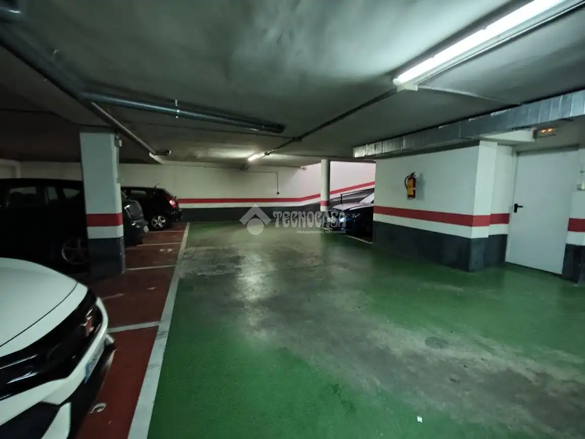 Parking de Piso de alquiler en Zaragoza con Calefacción, Parquet y Terraza