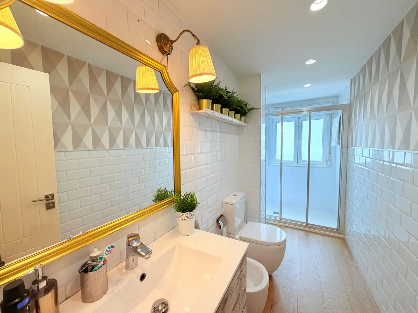 Badezimmer von Wohnung zum Verkauf in Avilés mit Heizung, Terrasse und Möbliert