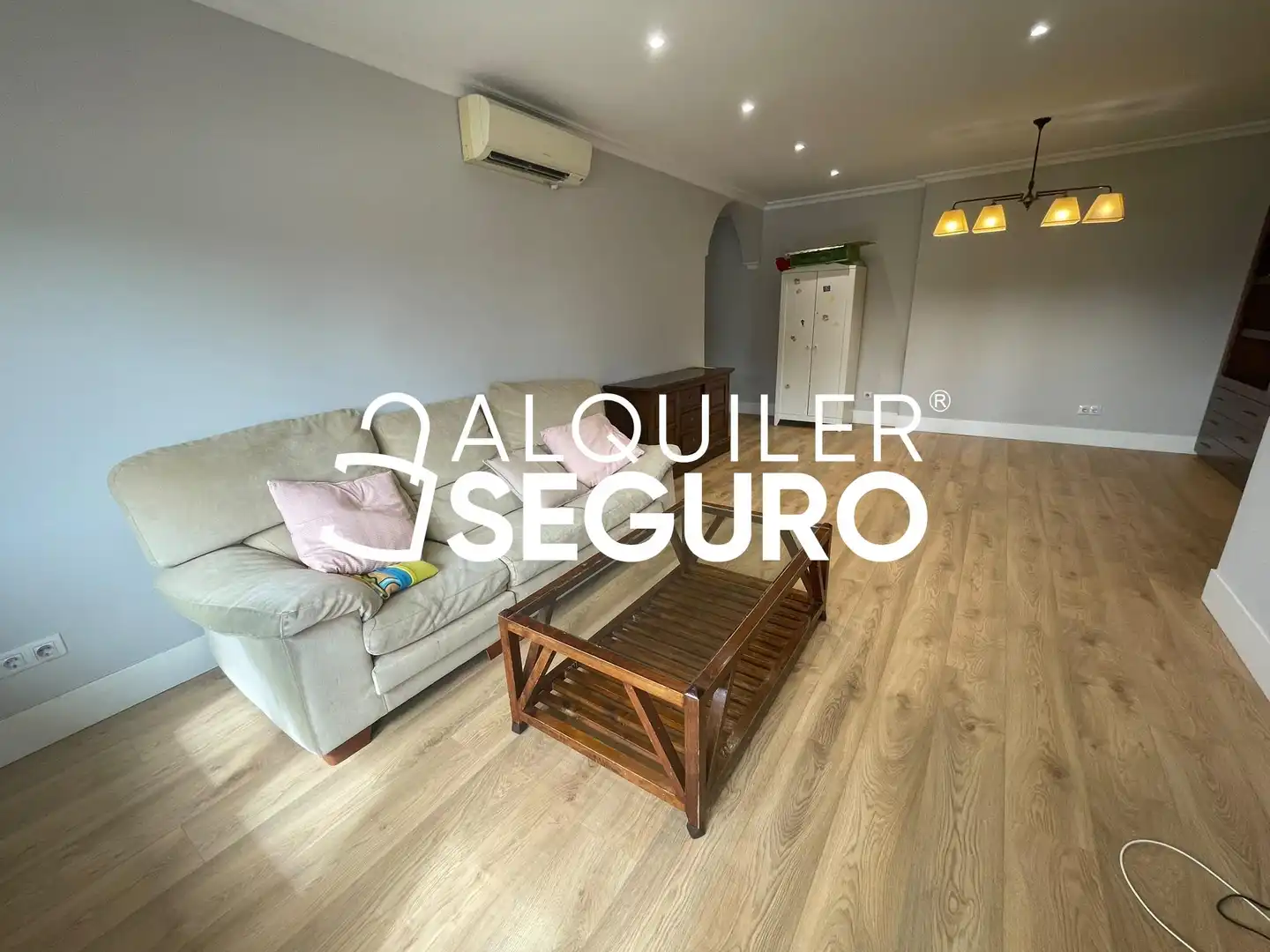 Sala d'estar de Pis de lloguer en Madrid amb Aire condicionat, Calefacció i Piscina