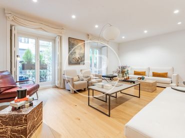Flat with balcony to rent in Juan de Mena