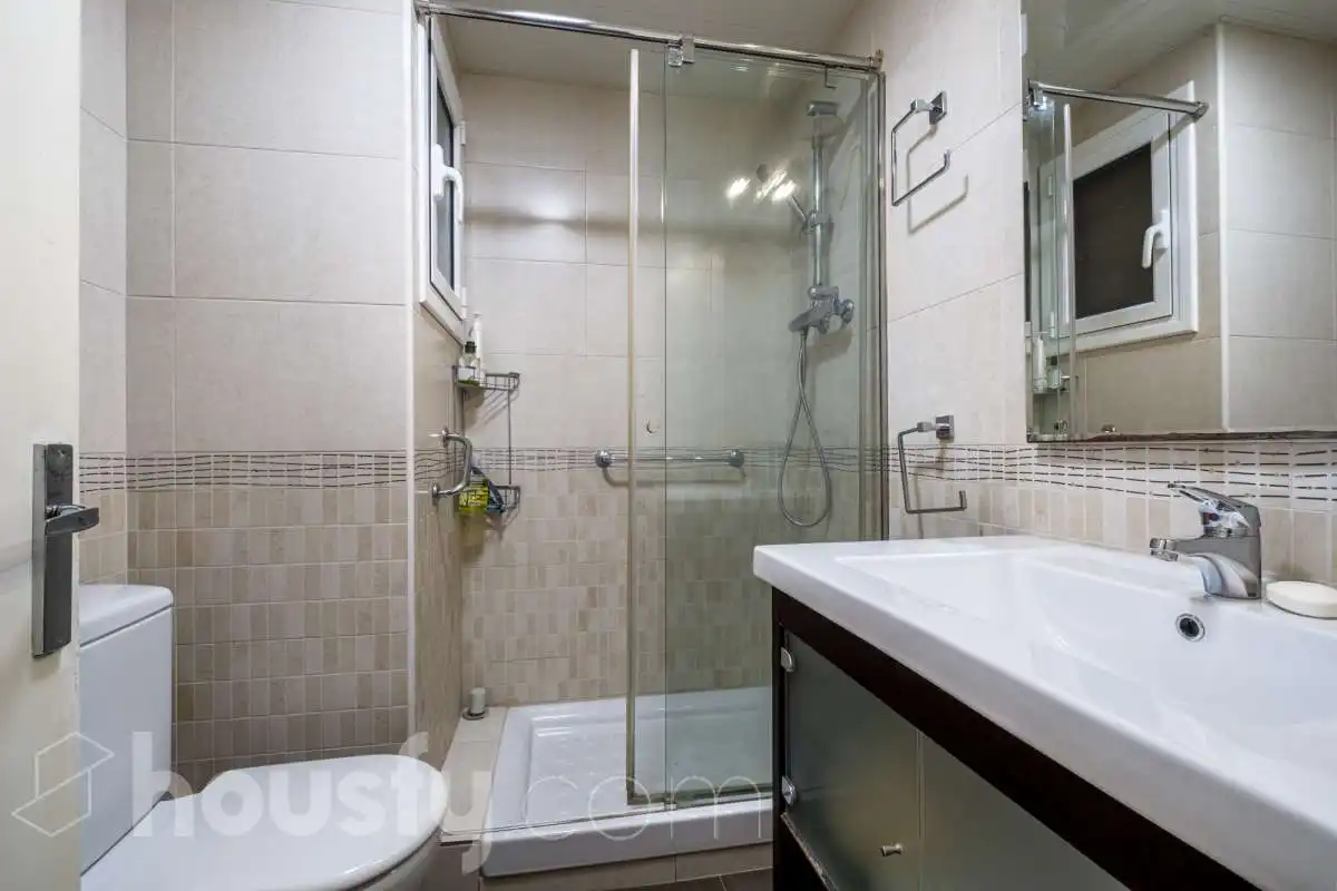 Badezimmer von Dachboden zum Verkauf in Barcelona mit Klimaanlage, Heizung und Terrasse
