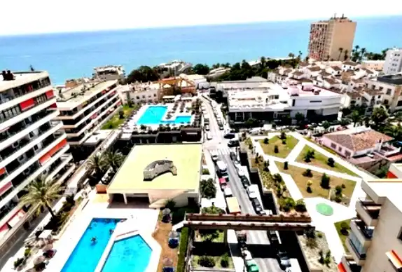 Vista exterior de Piso en venta en Torremolinos con Aire acondicionado, Calefacción y Terraza