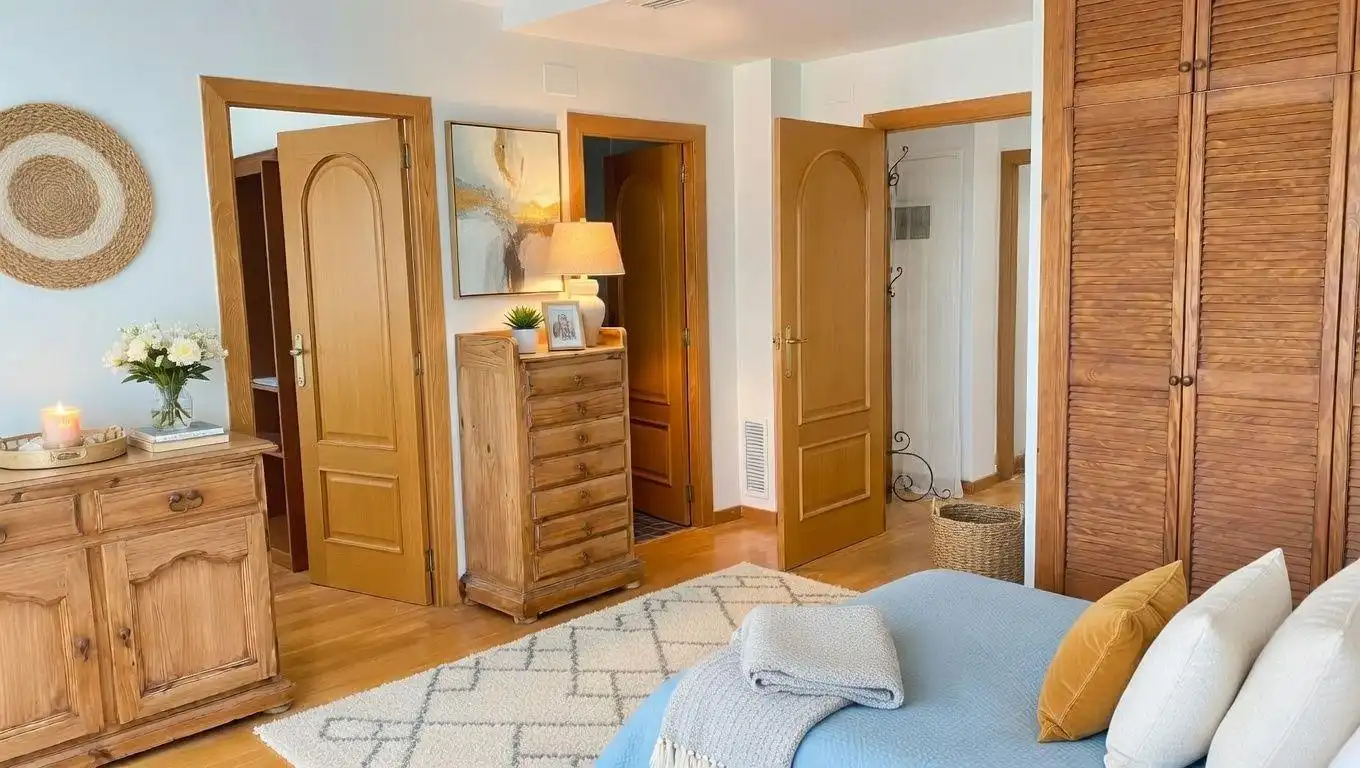 Bedroom of Attic for sale in Silla  with Air Conditioner, Heating and Parquet flooring