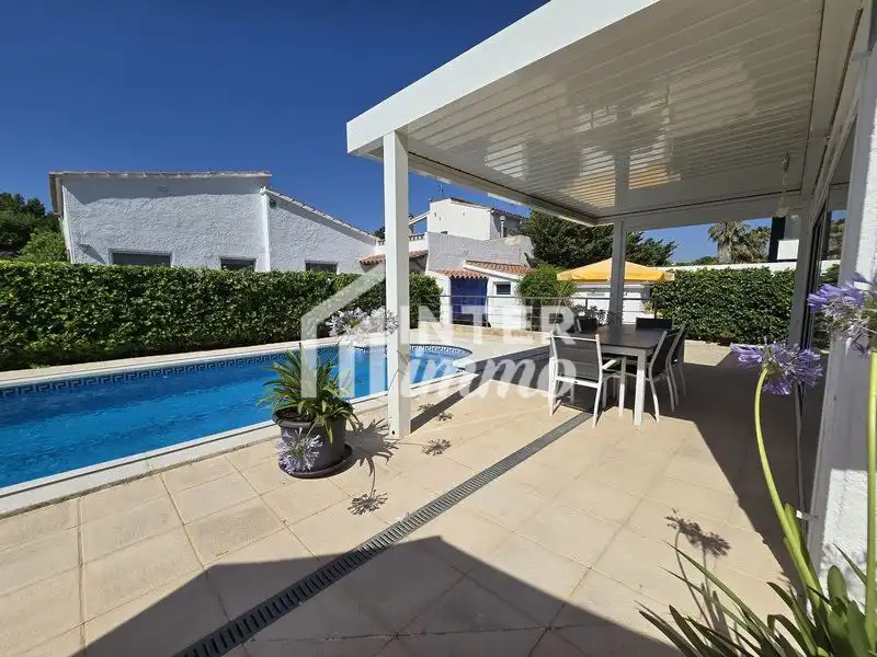Casa amb piscina en venda a Carrer Montseny 82, imagen 3