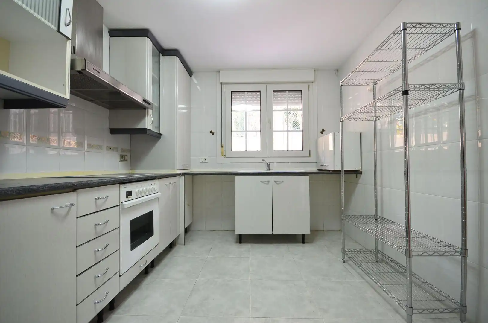 Kitchen of Detached homes for sale in Zaragoza