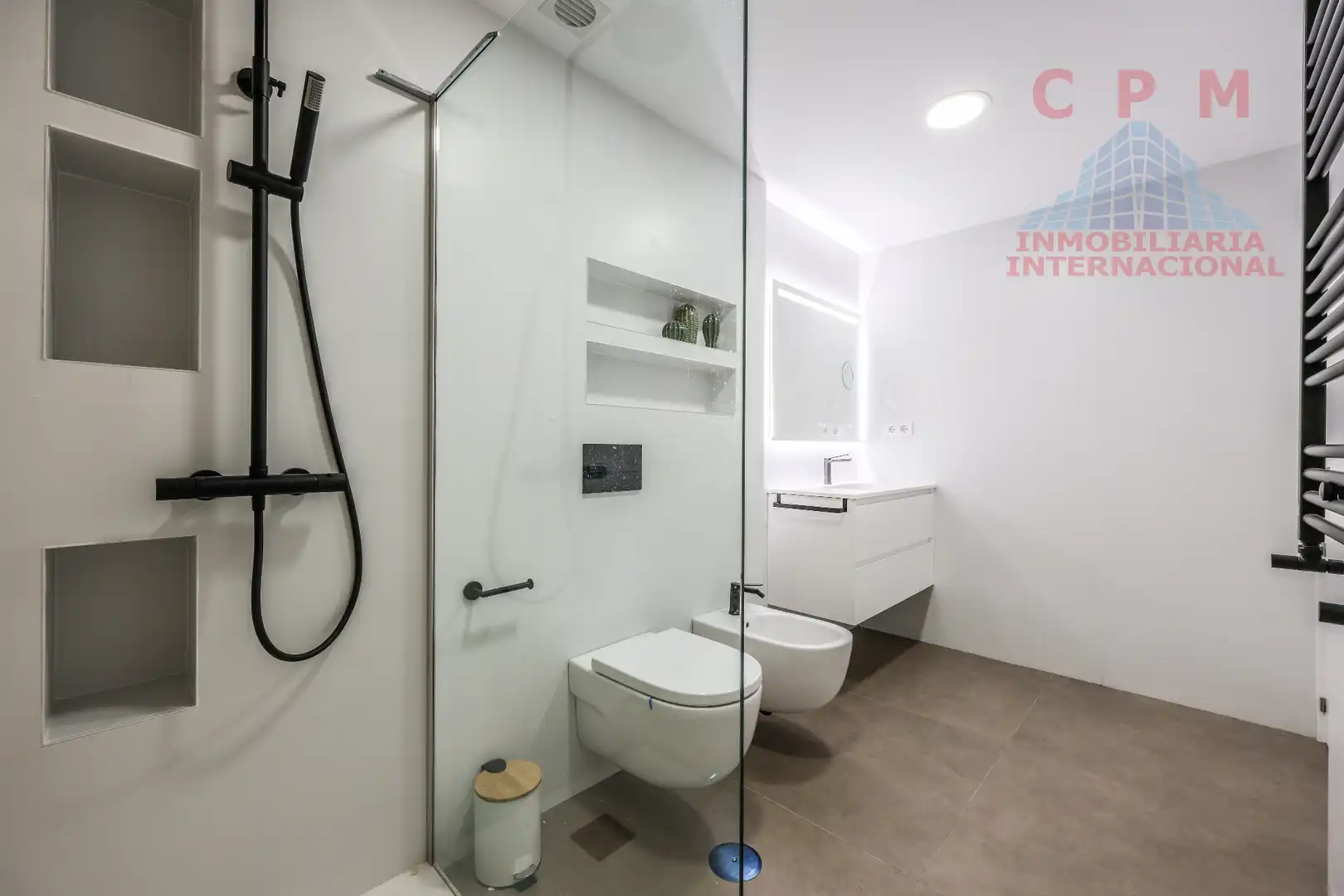 Badezimmer von Wohnung zur Miete in Madrid mit Klimaanlage, Heizung und Parkett