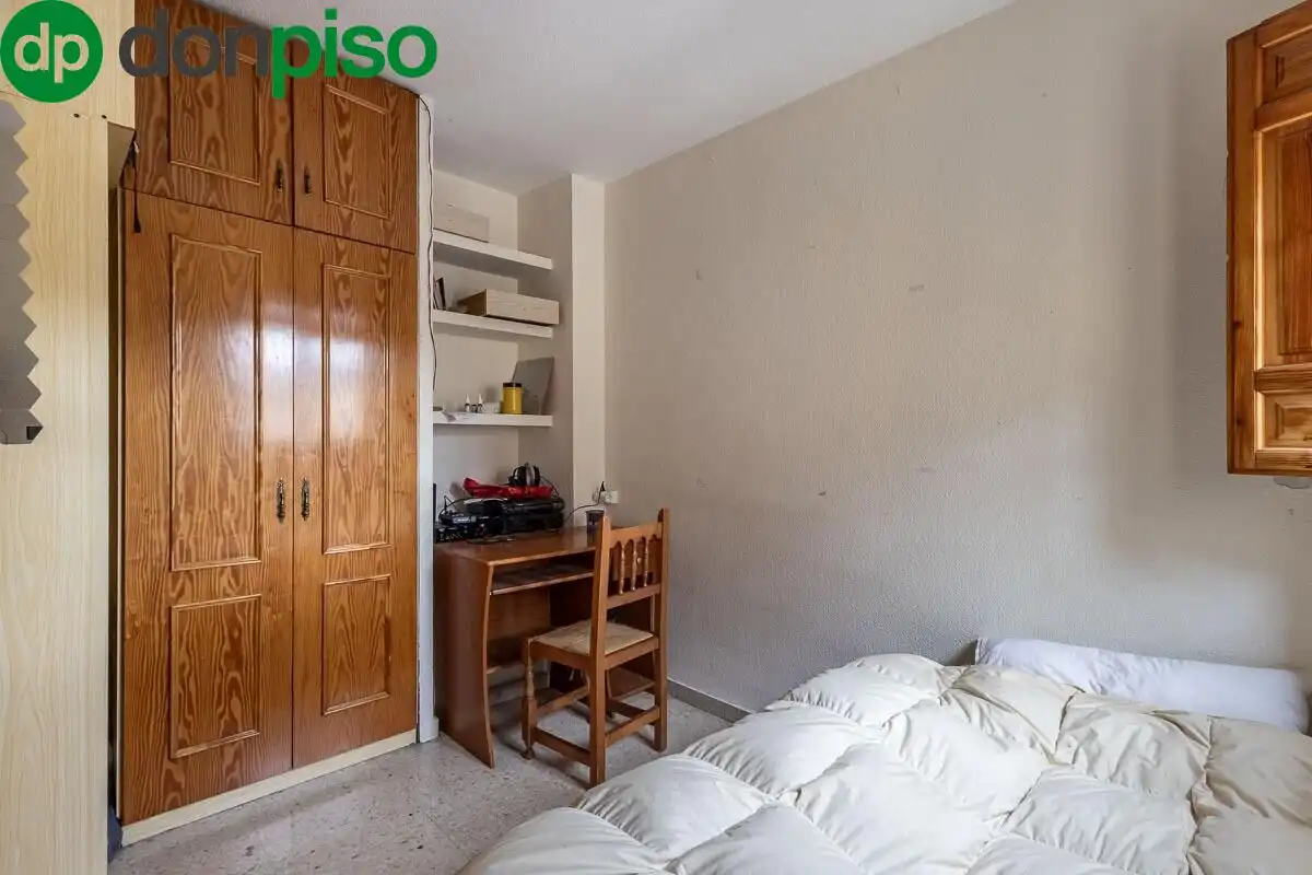Dormitori de Casa o xalet en venda en Granada amb Aire condicionat, Calefacció i Terrassa