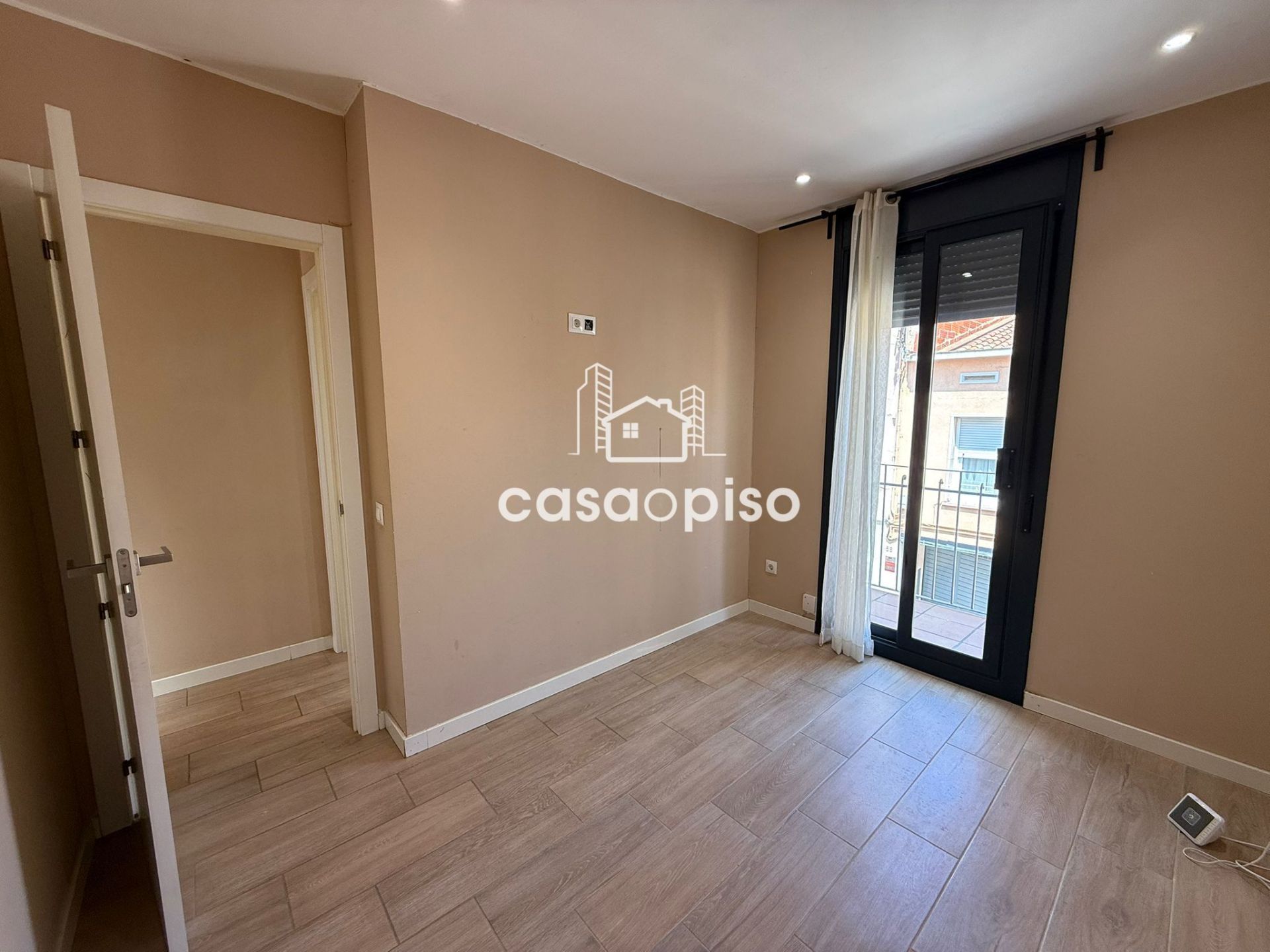 Habitación de Casa adosada en venta en Terrassa con Terraza