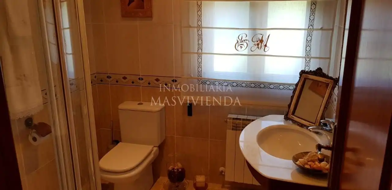 Bany de Casa o xalet en venda en Poio amb Terrassa i Piscina
